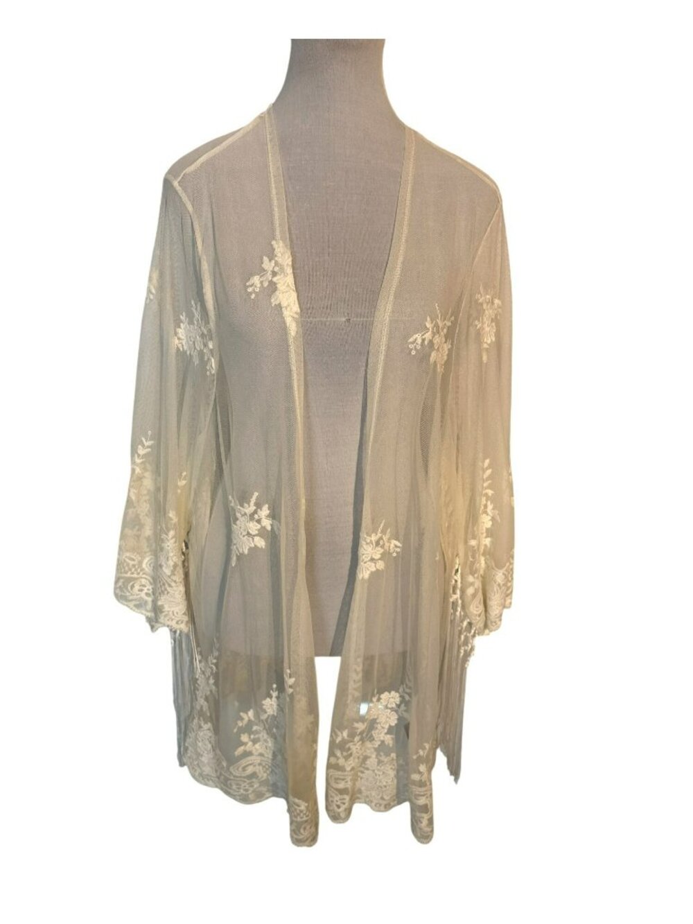 Torrid Sheer Lace Embroidered Floral Design & Fringe Trim Kimono Size 0/00 (M/L)